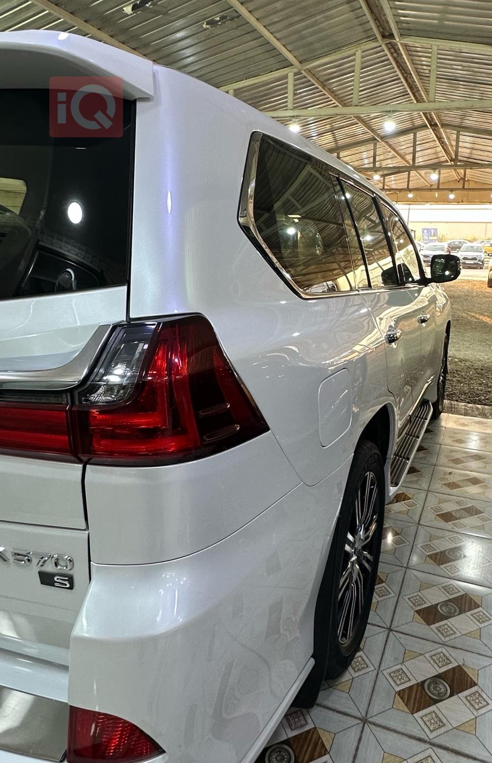 Lexus LX